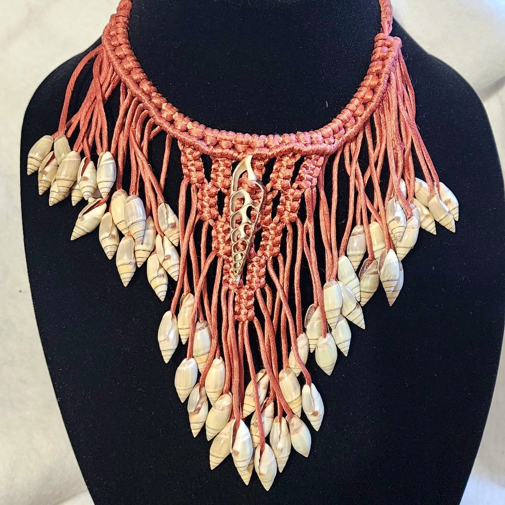 Stunning Vintage Macrame Cowrie shell choker